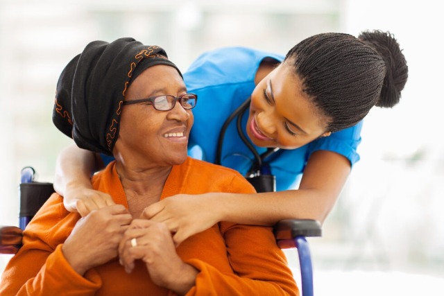 How to Choose the Best Nursing Home for Dementia Patients [Top 5 Requirements]